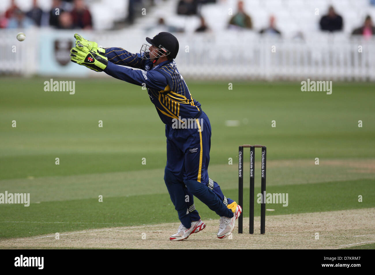 Londres, Royaume-Uni. Le 9 mai 2013. Phil des moutardes de Durham CCC au cours de la Banque Yorkshire 40 match entre Surrey et de Durham de l'Ovale. Banque D'Images