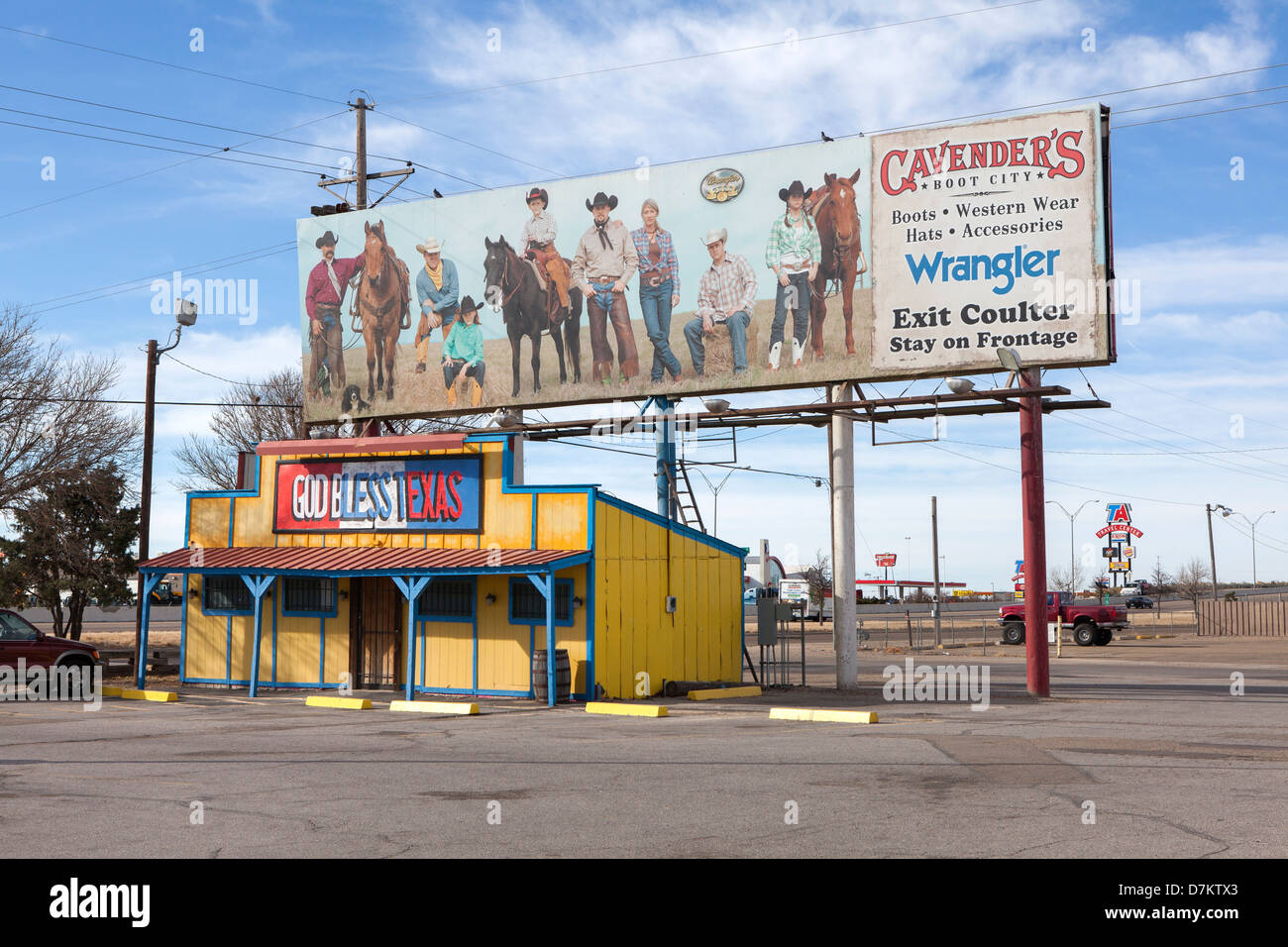 Un énorme panneau à côté de la vache un énorme en dehors de la Big Texan Steak Ranch à Amarillo Texas USA Banque D'Images