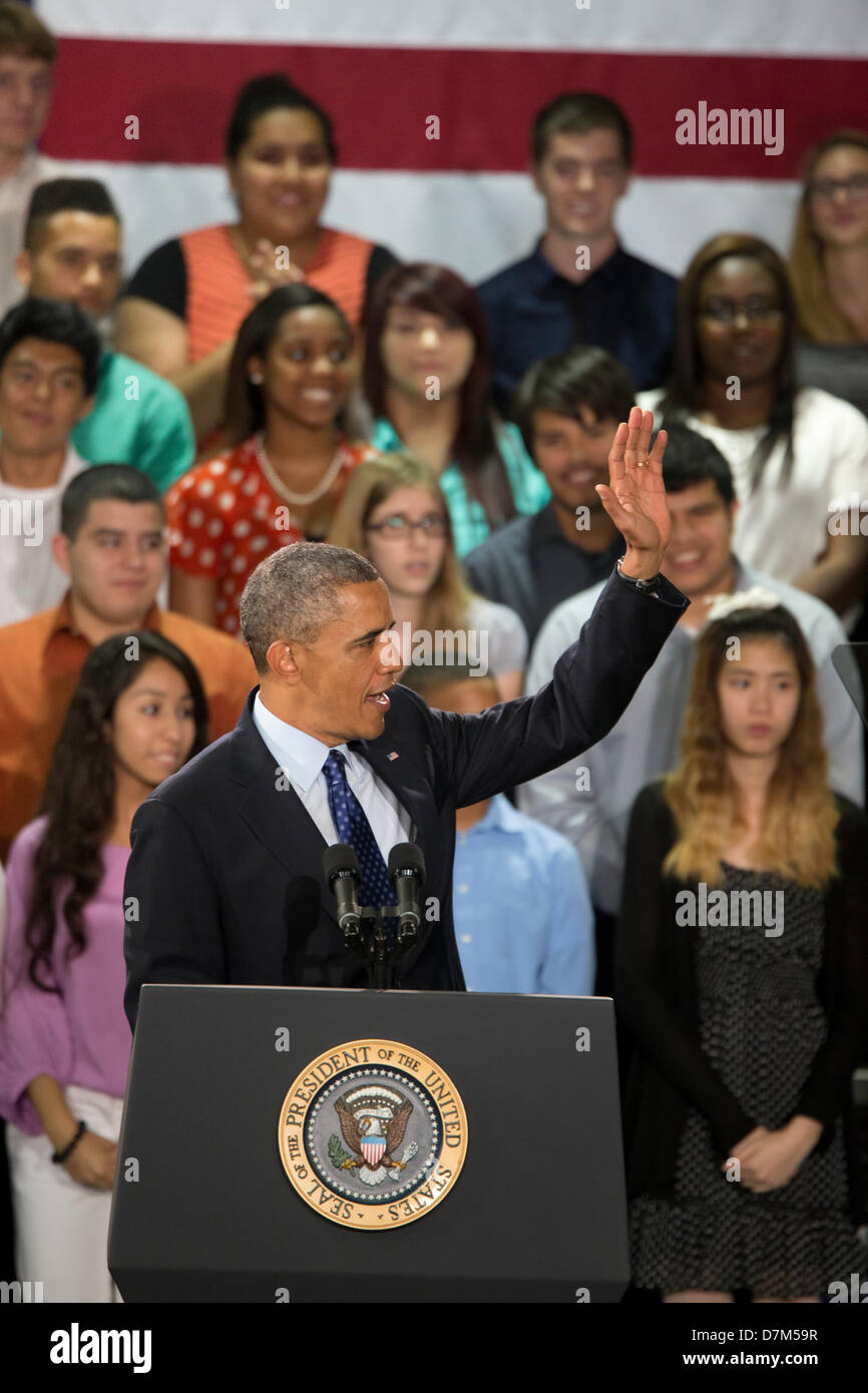 U.S. Président Obama parle aux étudiants lors d'un arrêt à une "opportunité" d'emplois et l'augmentation des dépenses de l'éducation visite vanter. Banque D'Images