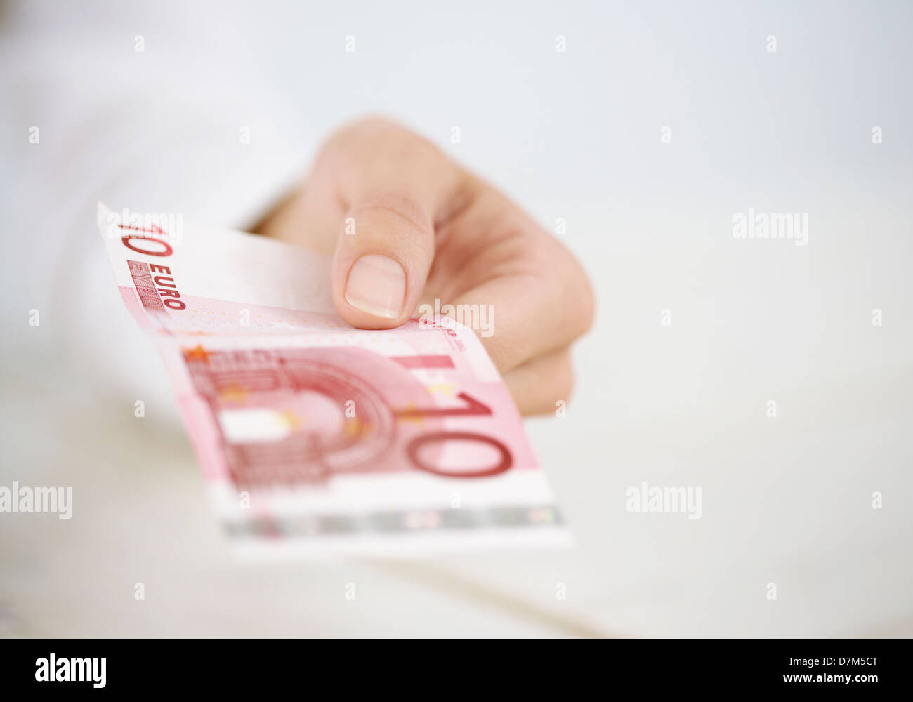 Human hand holding 10 Euro Note, Close up Banque D'Images