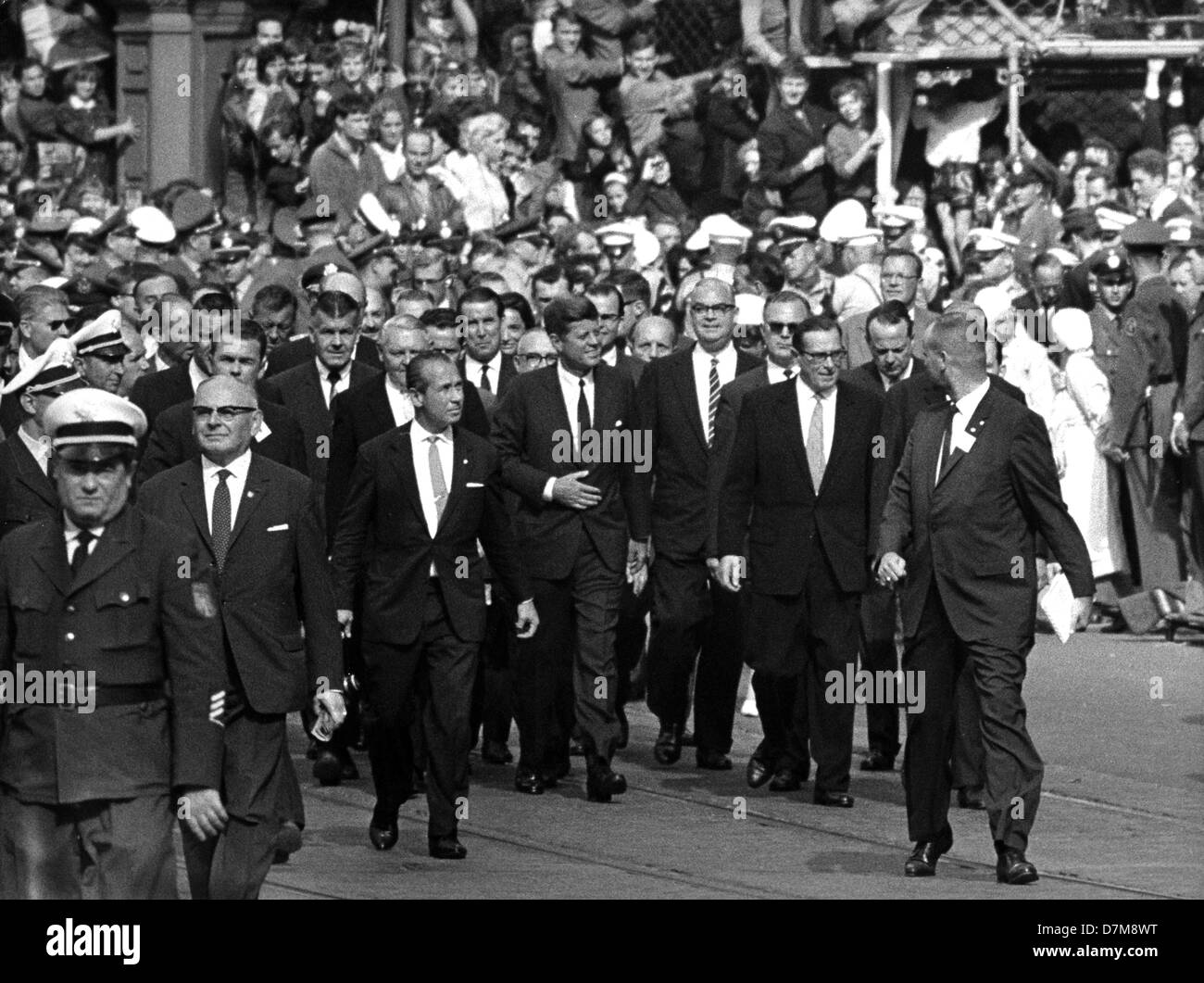 Président américain John F. Kennedy (M) à Francfort le 25 juin 1963. Banque D'Images