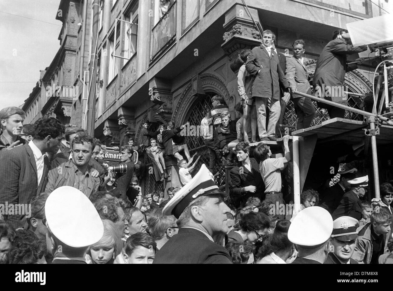 John F. Kennedy adressée la foule en face de l'Roemer - l'hôtel de ville historique - le 25 juin 1963 à Francfort. Banque D'Images