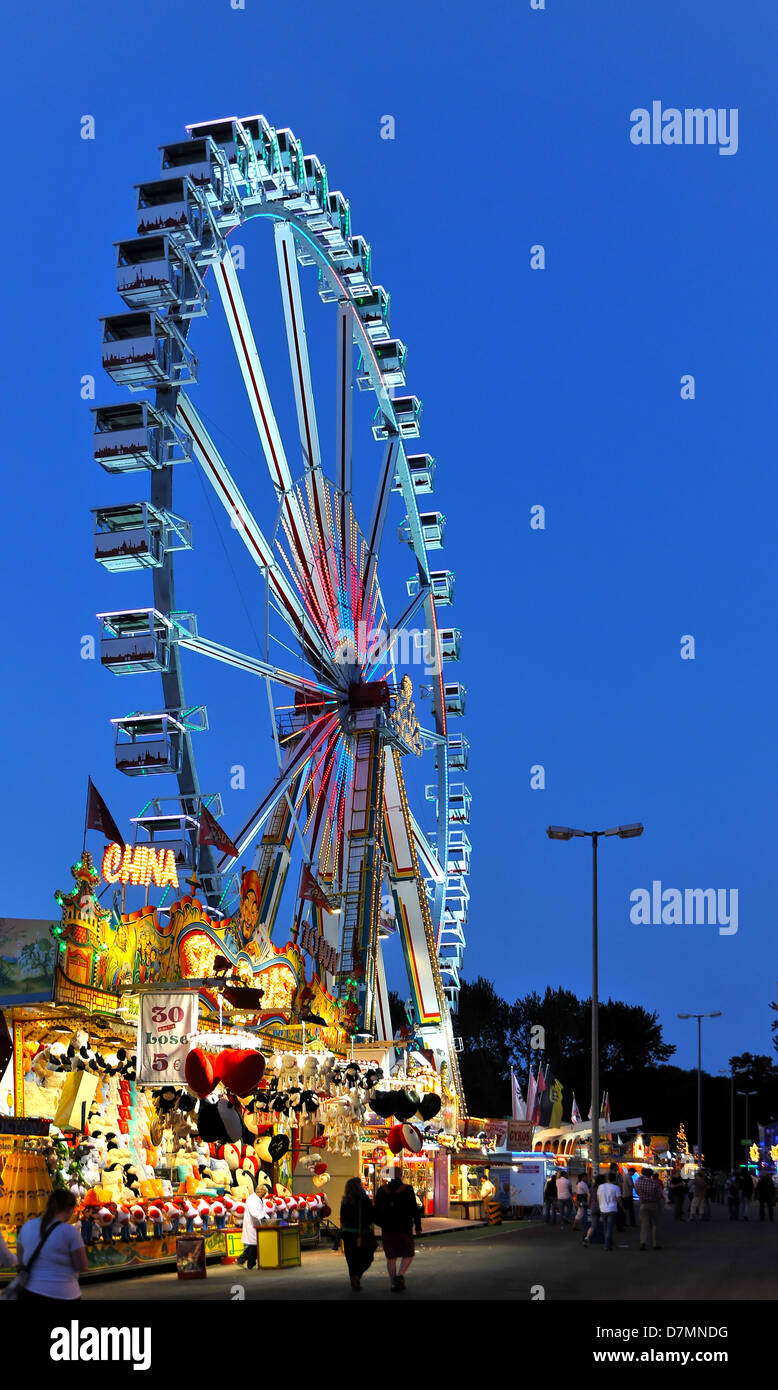 Grande roue sur un festival à Hanovre, en Allemagne, en Europe, de la Basse-Saxe Banque D'Images