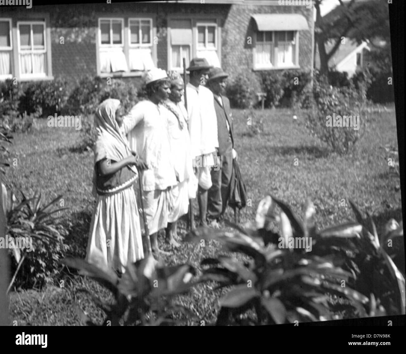 Cette photographie de la fin du XIXe siècle capture un groupe d'expédition aux Bermudes, axé sur la collection de plantes de la région, mettant l'accent sur l'exploration scientifique de l'Amérique centrale et des Antilles. Banque D'Images