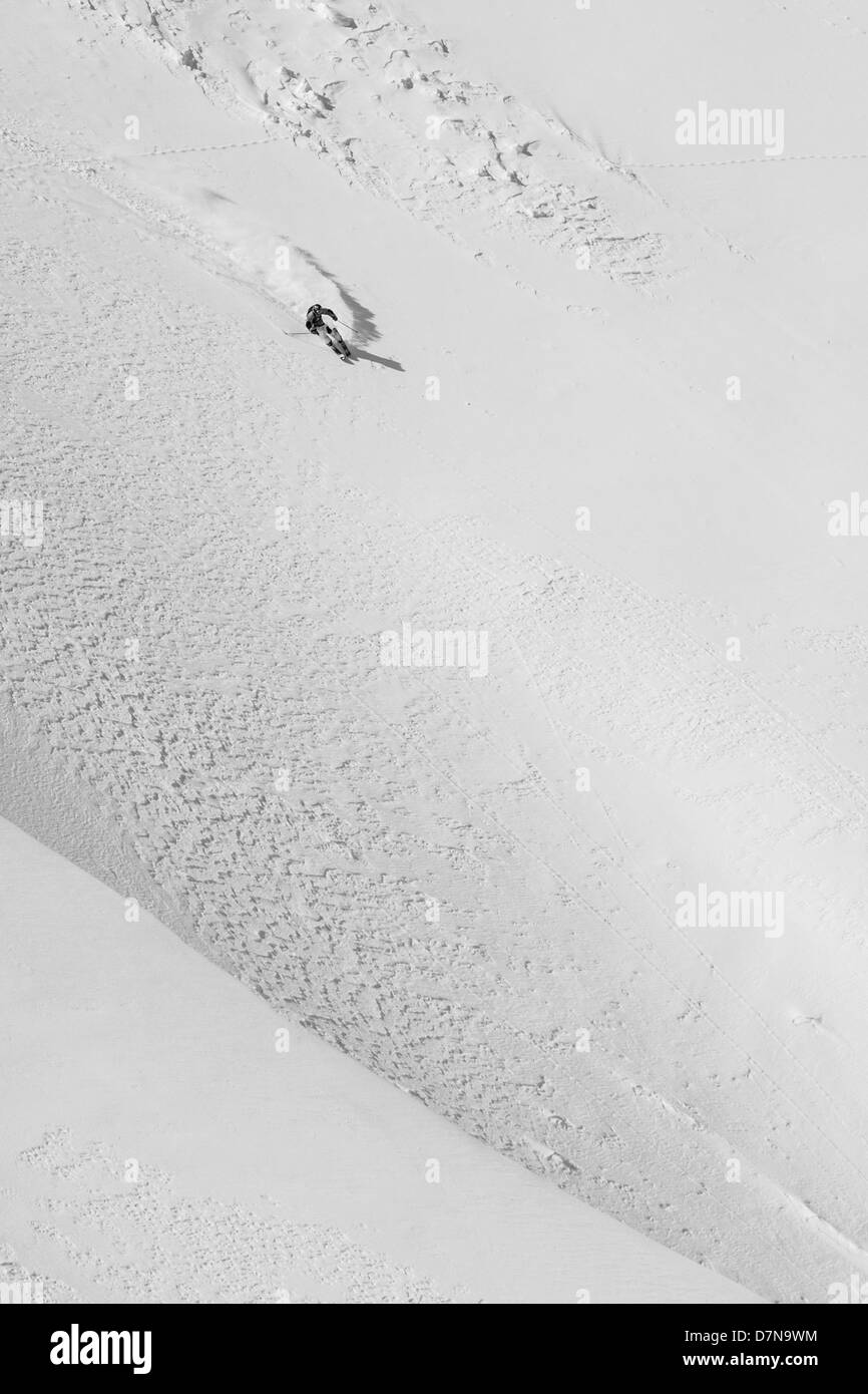Poudre de skieur fly Banque D'Images