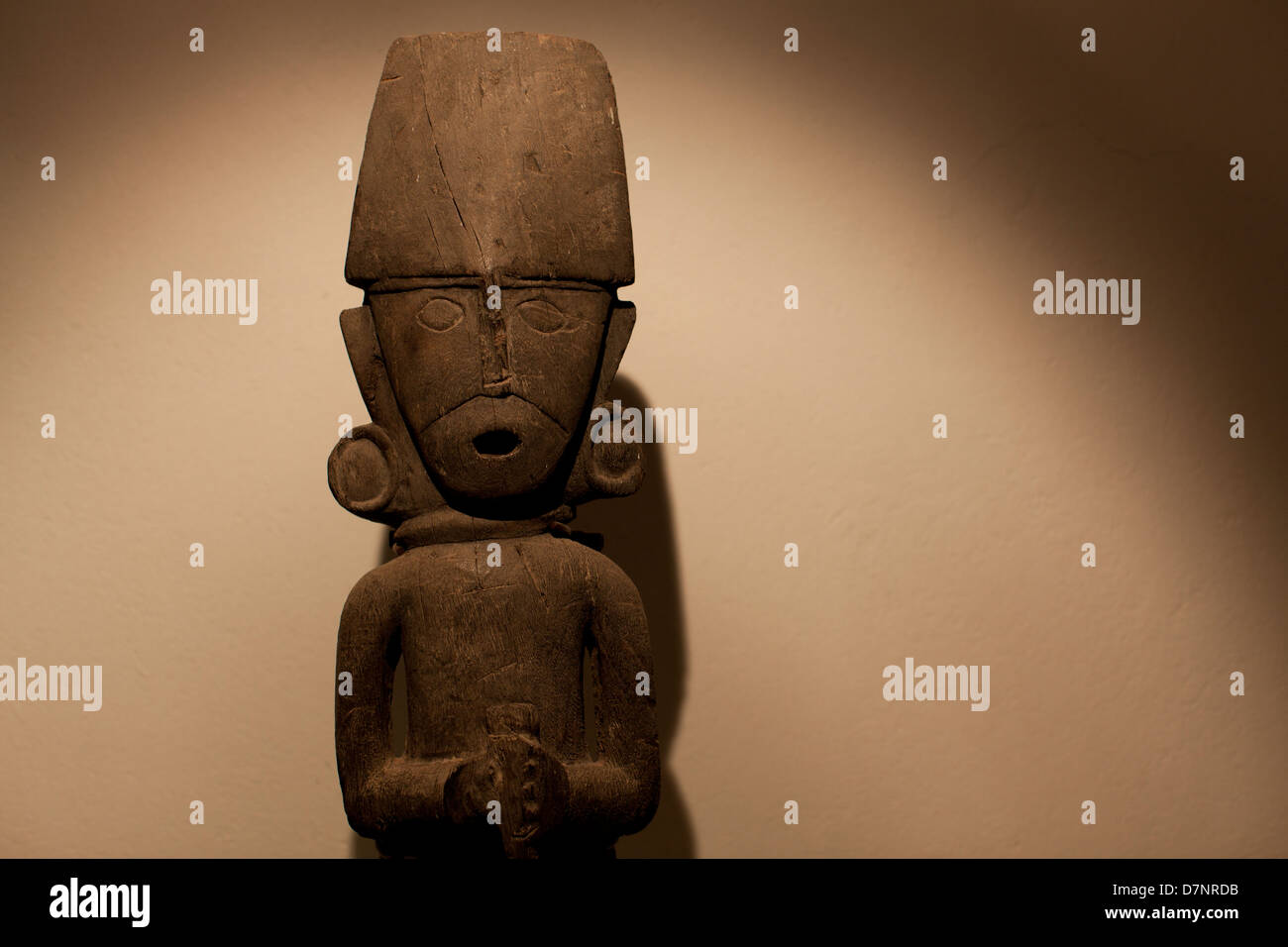 Sculpture en bois Tribal péruviennes Face Banque D'Images