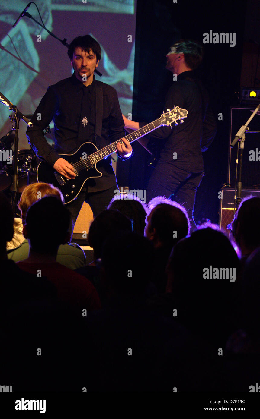Barcelone, Espagne. 10 mai 2013. Le groupe de rock progressif britannique effectue l'amplificateur dans Salamandra 2 lieu d'exposition à l'Hospitalet de Llobregat, près de Barcelone et présenter le nouvel album 'Octopus". Credit : Fco Javier Rivas Martín/Alamy Live News Banque D'Images