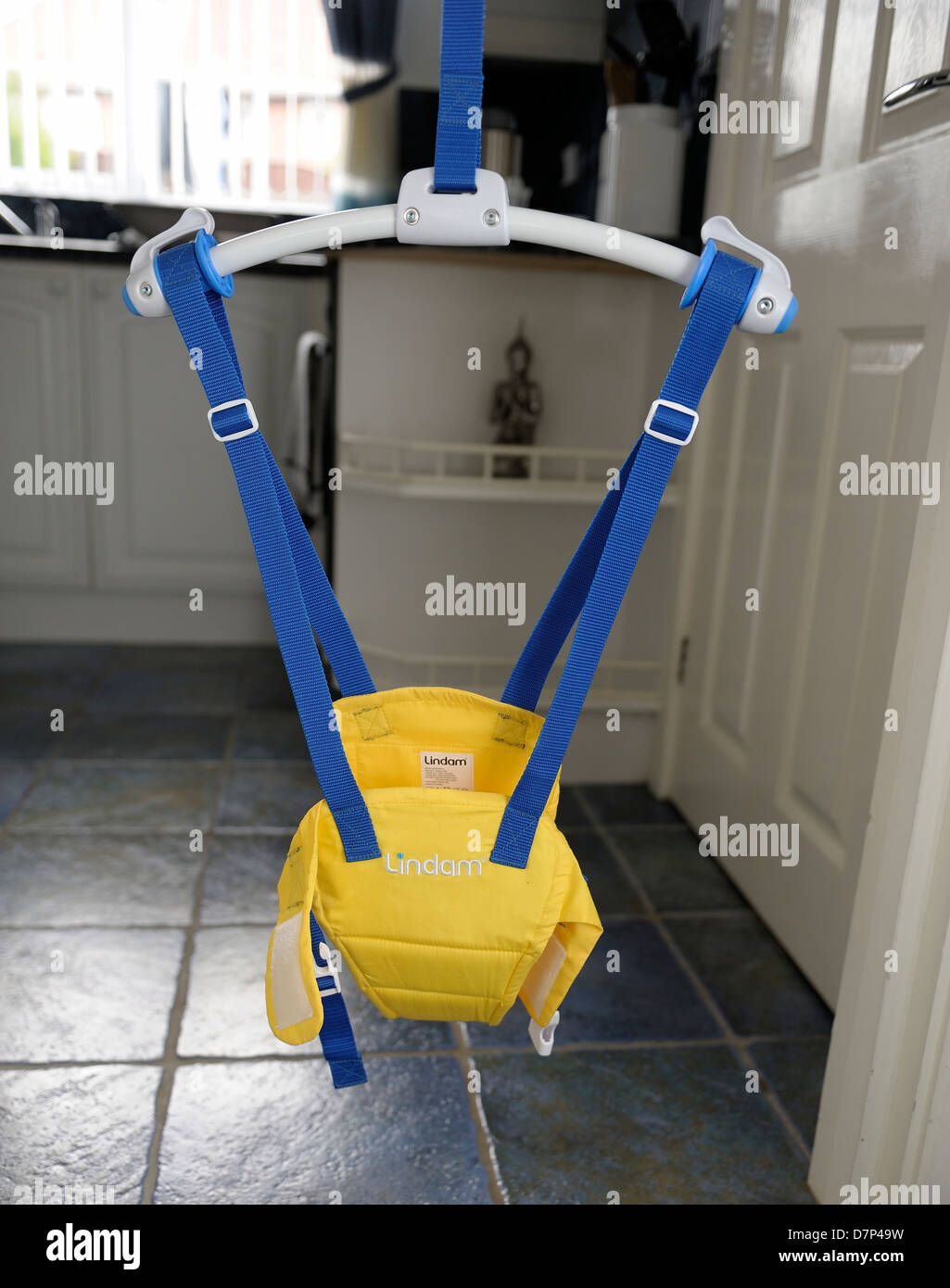 Lindum rebondissent sur baby bouncer Banque D'Images