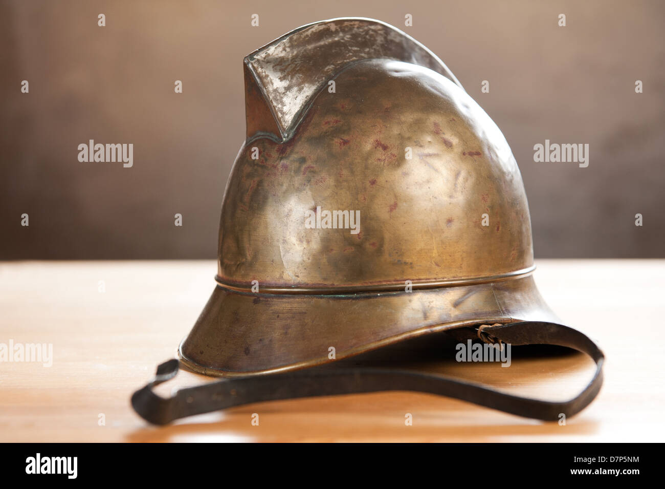 Antique Vintage fire helmet Banque D'Images