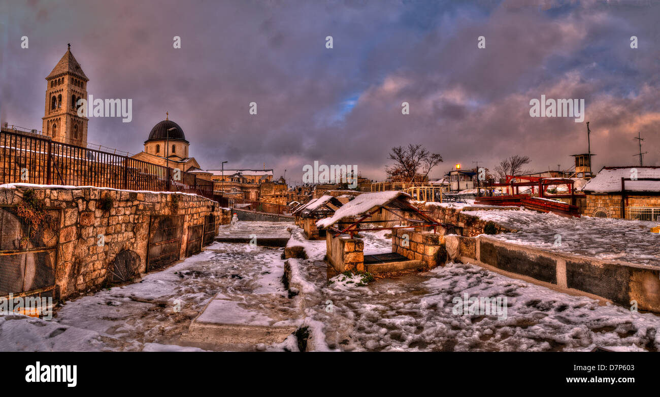 Église du Saint Sépulcre à Jérusalem Vieille ville soirée enneigée vue Panorama HDR Banque D'Images