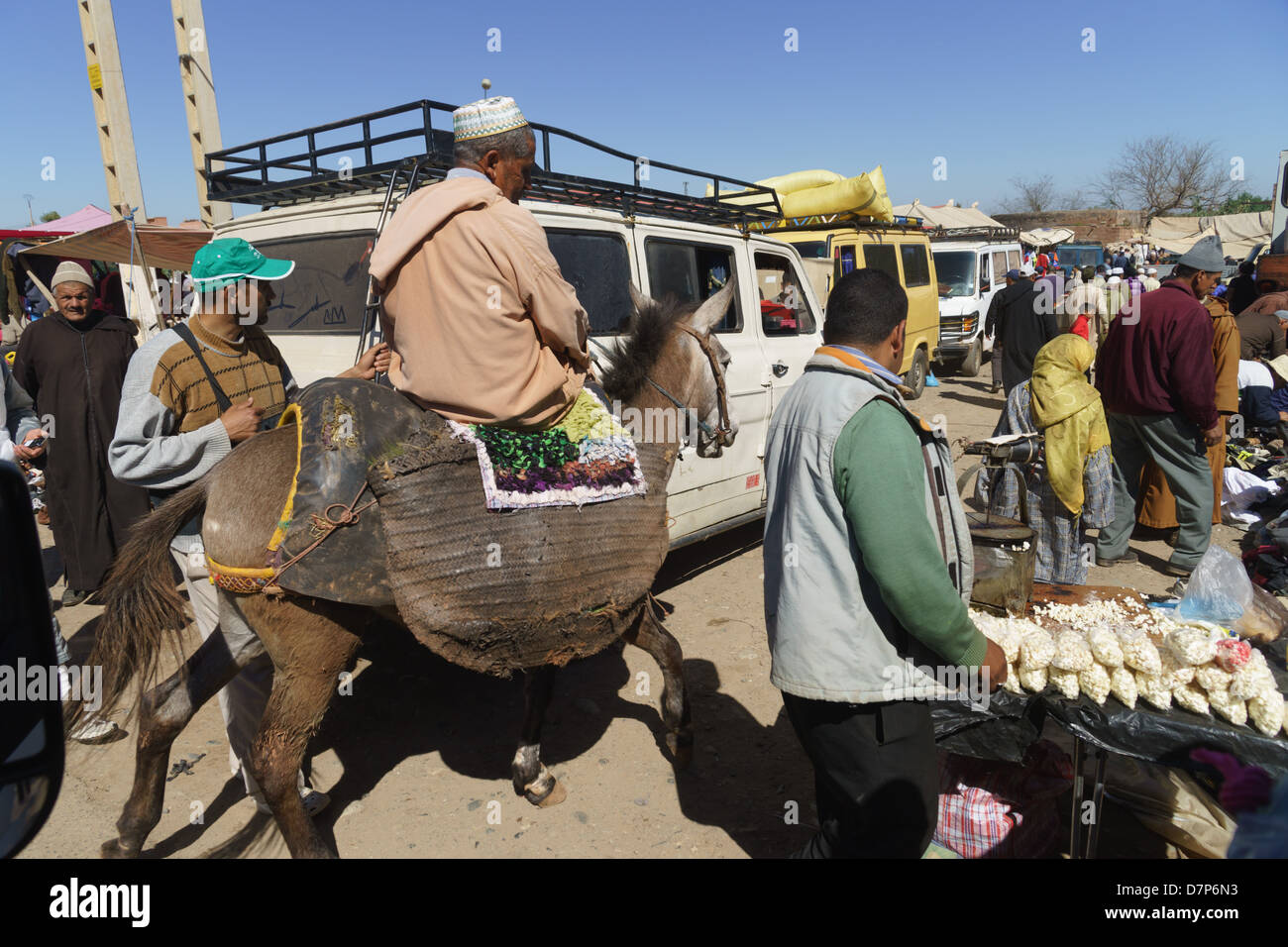 Maroc, Marrakech - vallée de l'Ourika, dans village berbère de l'Ourika le jour de marché. Banque D'Images