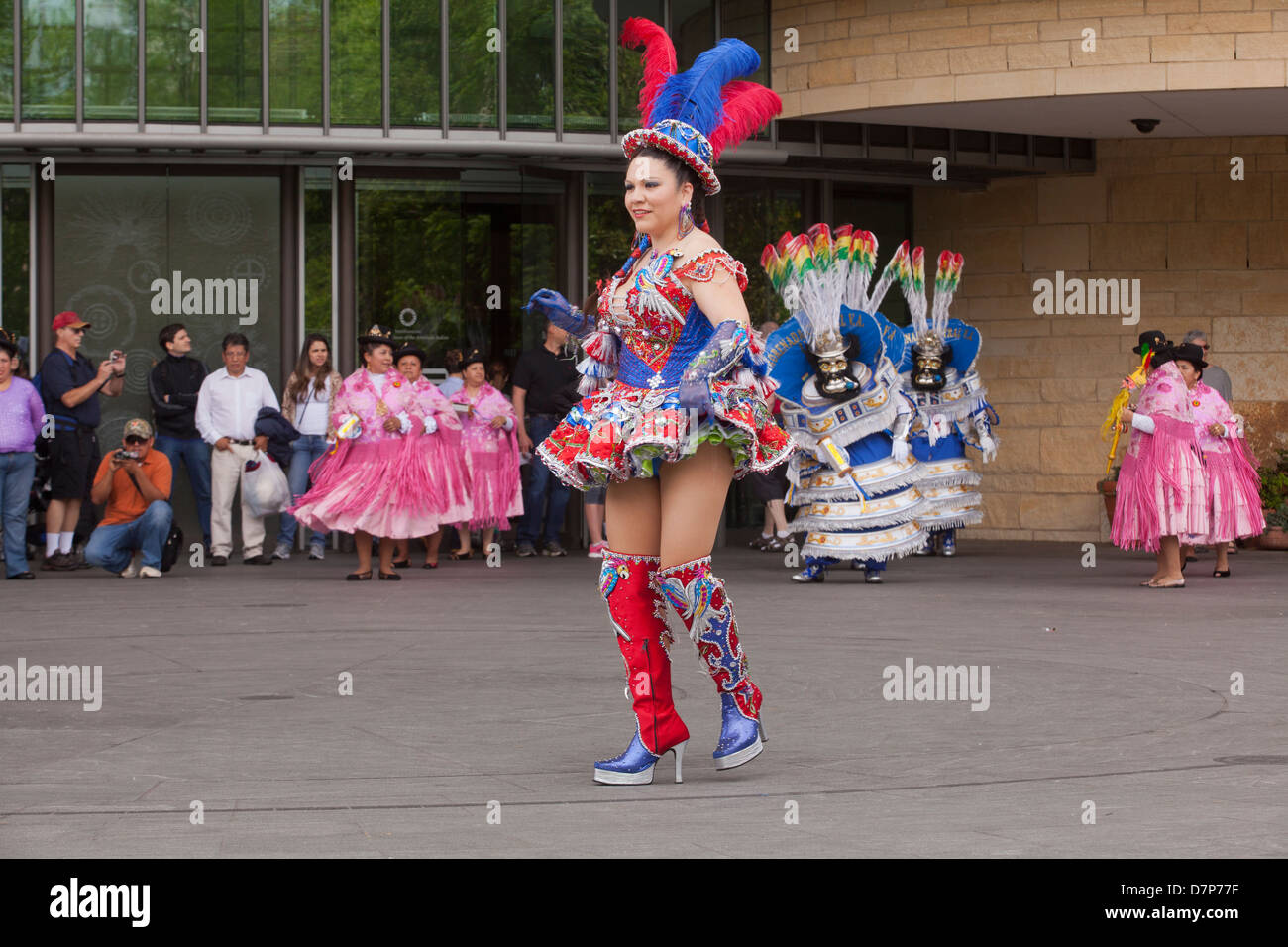 Bolivien traditionnel dancers performing - Washington, DC USA Banque D'Images