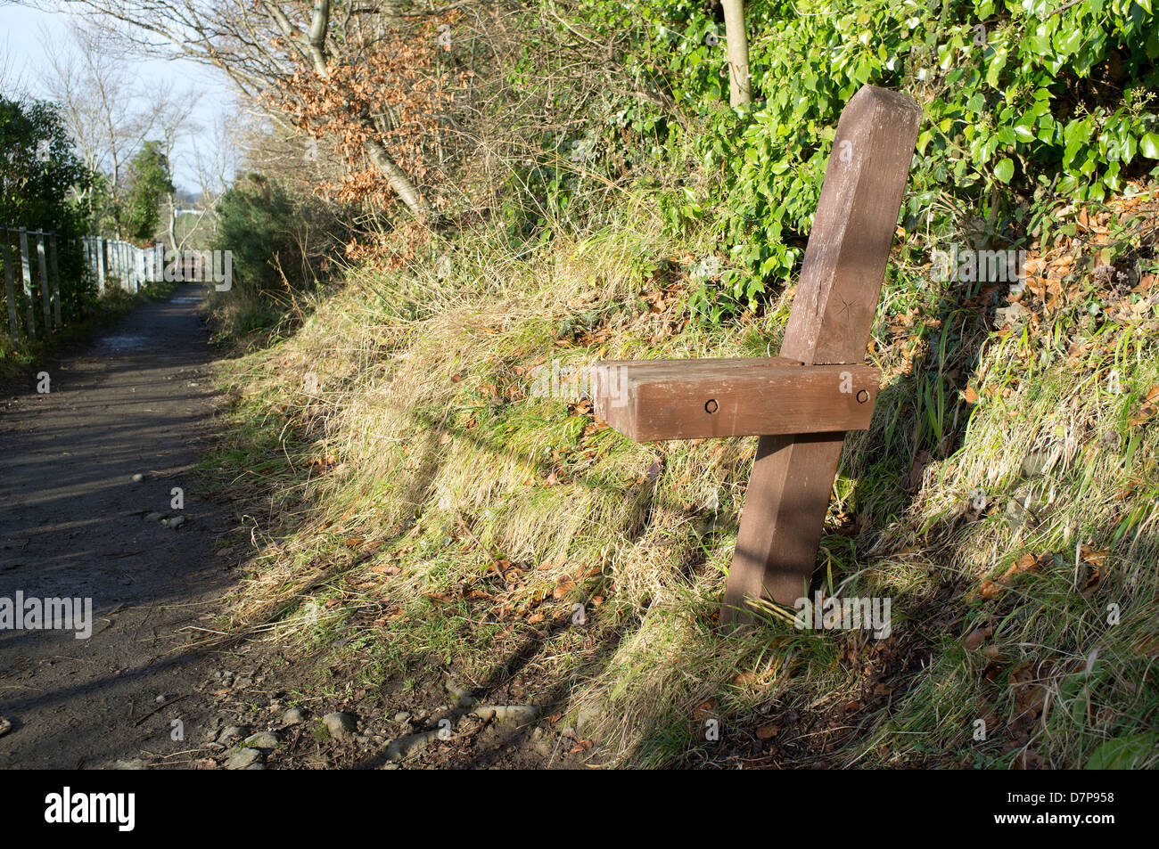Dh FIFE COASTAL PATH FIFE Marcheurs place à côté du siège unique de plein air sentier écosse écossais Banque D'Images