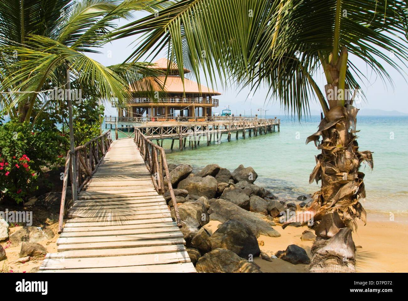 Pier sur l'île Koh Wai, Steghaus, Seebruecke, Seehaus. Haus am See, Bootsteg Banque D'Images