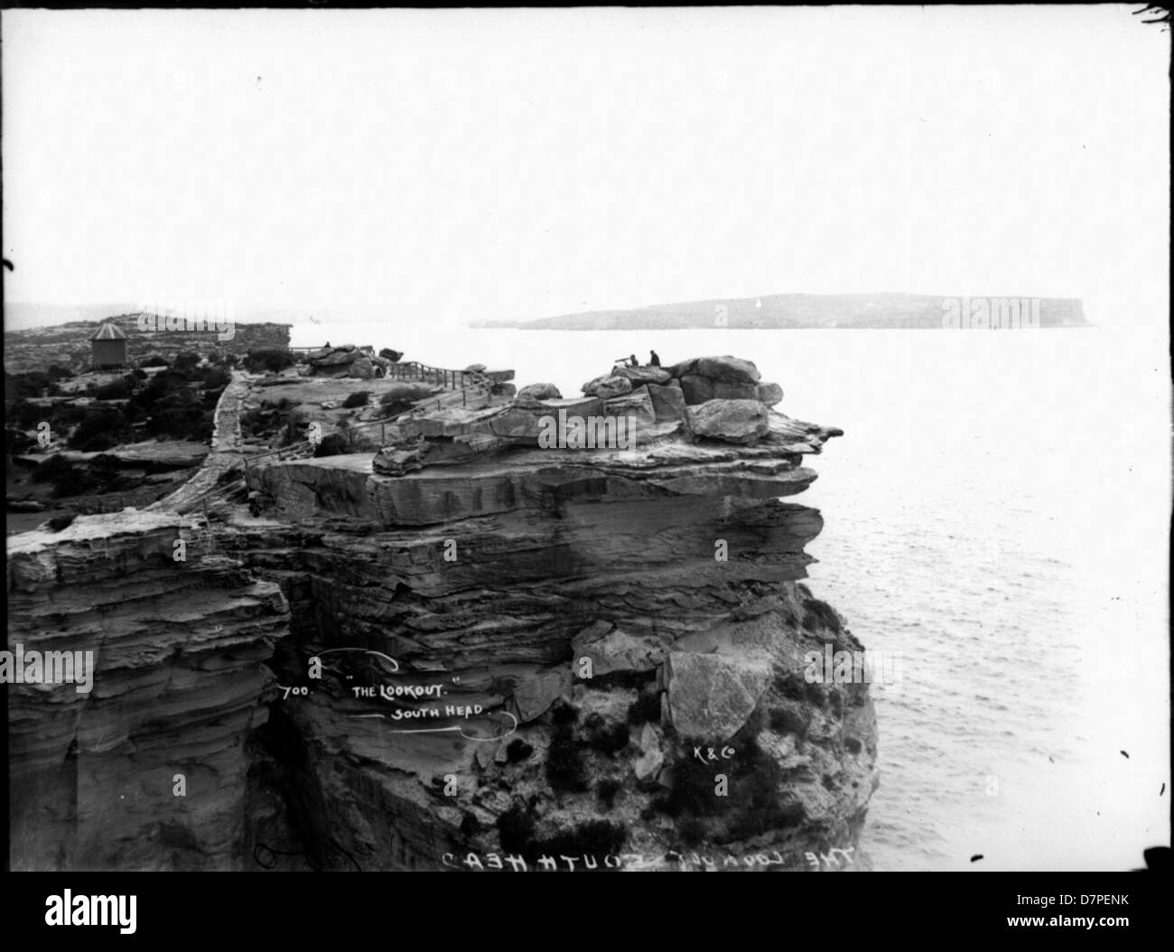 Le belvédère de South Head à Watsons Bay offre une vue imprenable sur la côte. Capturé sur cette image, le belvédère est une caractéristique importante de la région, offrant des vues panoramiques sur la mer et les falaises accidentées qui définissent le paysage de South Head. Banque D'Images