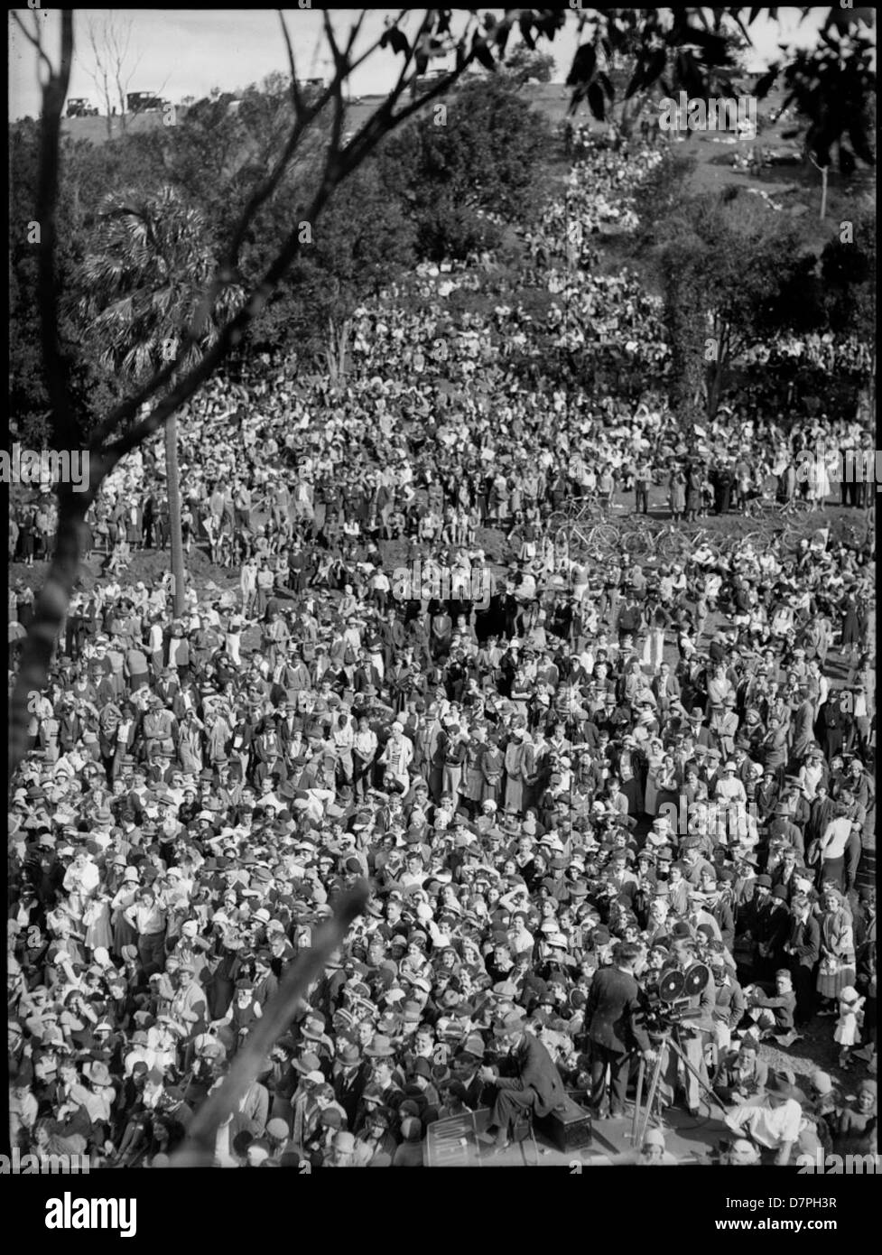 'Palmer's Mystery Hike No. 4' est une nouvelle historique tirée des archives de Movietone, représentant une aventure de randonnée mystérieuse et palpitante. Le film est conservé au Powerhouse Museum dans le cadre de leur collection d'artefacts cinématographiques. Banque D'Images