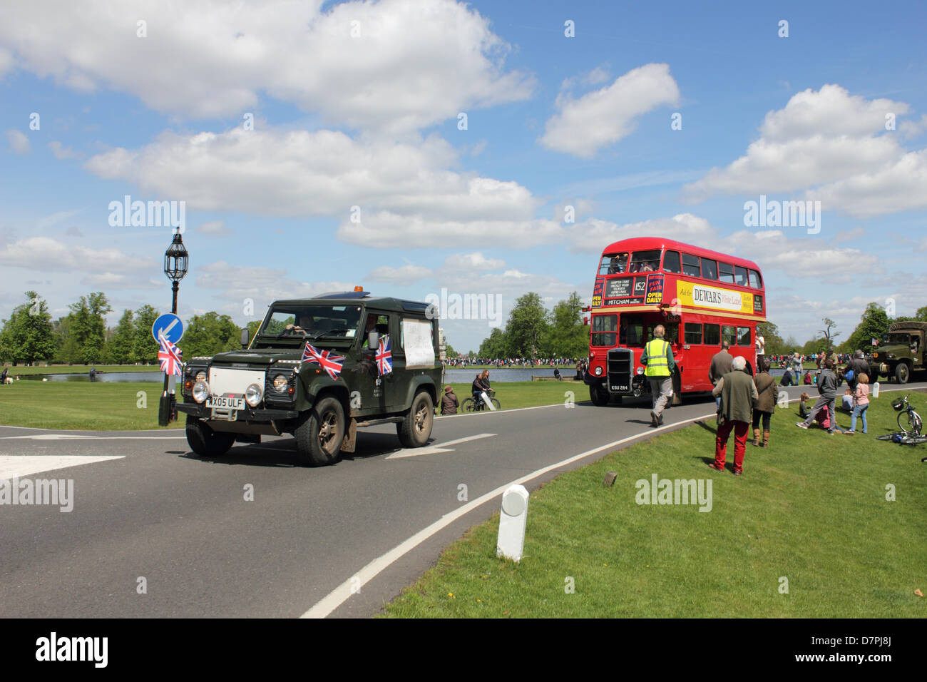 Dimanche 12 mai 2013. Bushy Park near England UK. Le Châtaignier Bushy Park parade de dimanche est un événement annuel tenu à l'origine pour célébrer les châtaigniers fleurir au printemps. L'événement principal est la parade des véhicules historiques, vélos, motos et les groupes locaux. Il y a aussi une foire et des groupes de reconstitution mise sur affiche. Banque D'Images