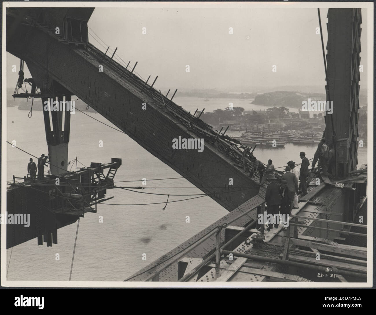 87/1353-90 impression photographique, vue de la construction de la Sydney Harbour Bridge, de l'argent / gélatine / papier, photographie de la Nouvelle Galles du sud Ministère des travaux publics, Sydney, Australie, janvier, 1931 Banque D'Images