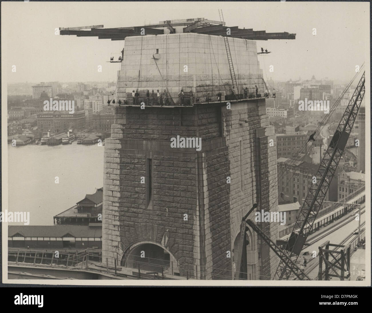 87/1353-97 impression photographique, vue du sud de la pylône du Sydney Harbour Bridge, de l'argent / gélatine / papier, photographie de la Nouvelle Galles du sud Ministère des Travaux publics, Sydney, Australie, Janvier, 1932 Banque D'Images