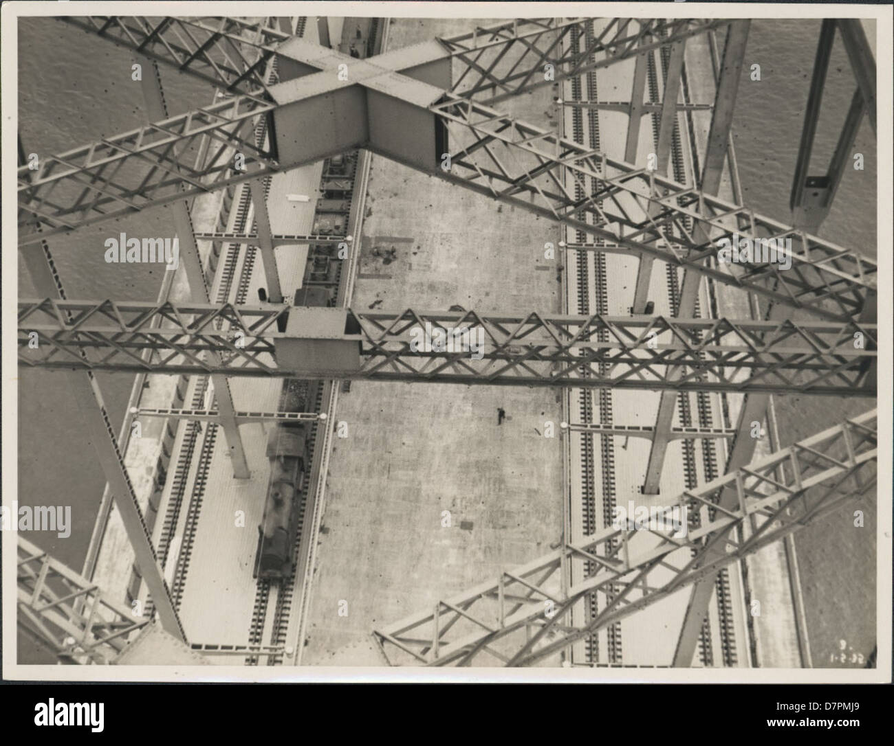87/1353-132tirage photographique, des trains et des voitures sur le Harbour Bridge, l'argent / gélatine / papier, photographie de la Nouvelle Galles du sud Ministère des Travaux publics, Sydney, Australie, Janvier, 1932 Banque D'Images