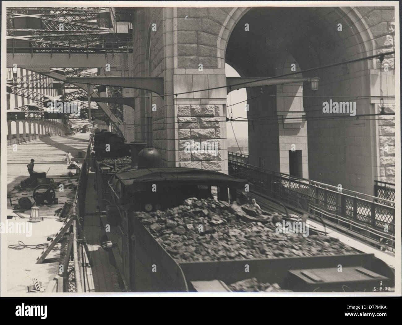 87/1353-152tirage photographique, train à vapeur sur le Harbour Bridge, l'argent / gélatine / papier, photographie de la Nouvelle Galles du sud Ministère des Travaux publics, Sydney, Australie, Février, 1932 Banque D'Images