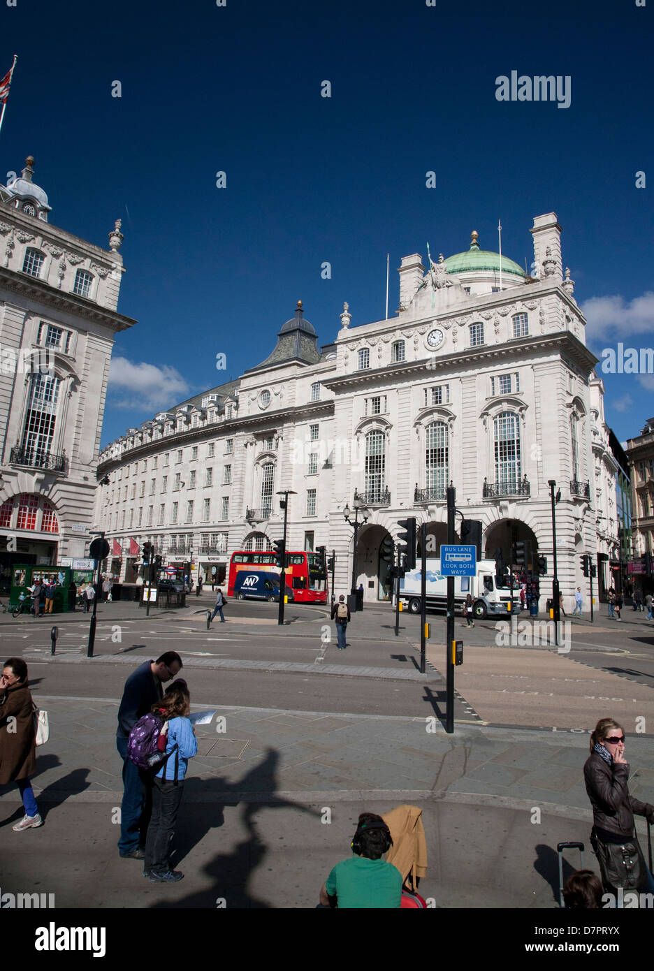 Avis de Piccadilly Circus montrant Café Royal, West End, Londres, Angleterre, Royaume-Uni Banque D'Images