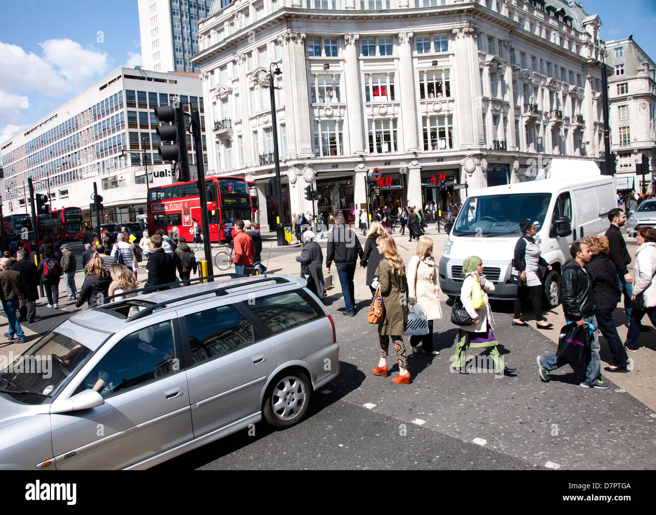 Vue d'Oxford Circus montrant new diagonal crossing, West End, Londres, Angleterre, Royaume-Uni Banque D'Images