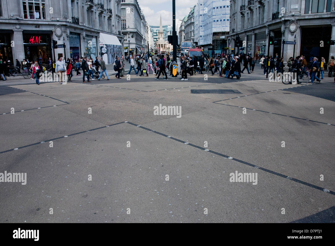 Vue d'Oxford Circus montrant new diagonal crossing, West End, Londres, Angleterre, Royaume-Uni Banque D'Images