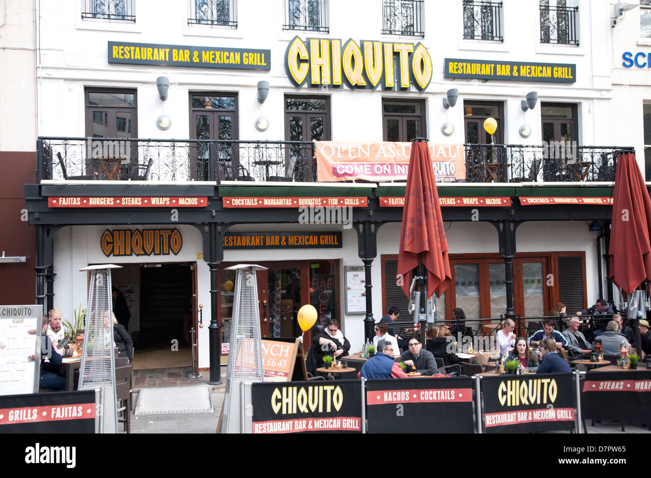 Vue sur Leicester Square montrant restaurants, West End, Londres, Angleterre, Royaume-Uni Banque D'Images