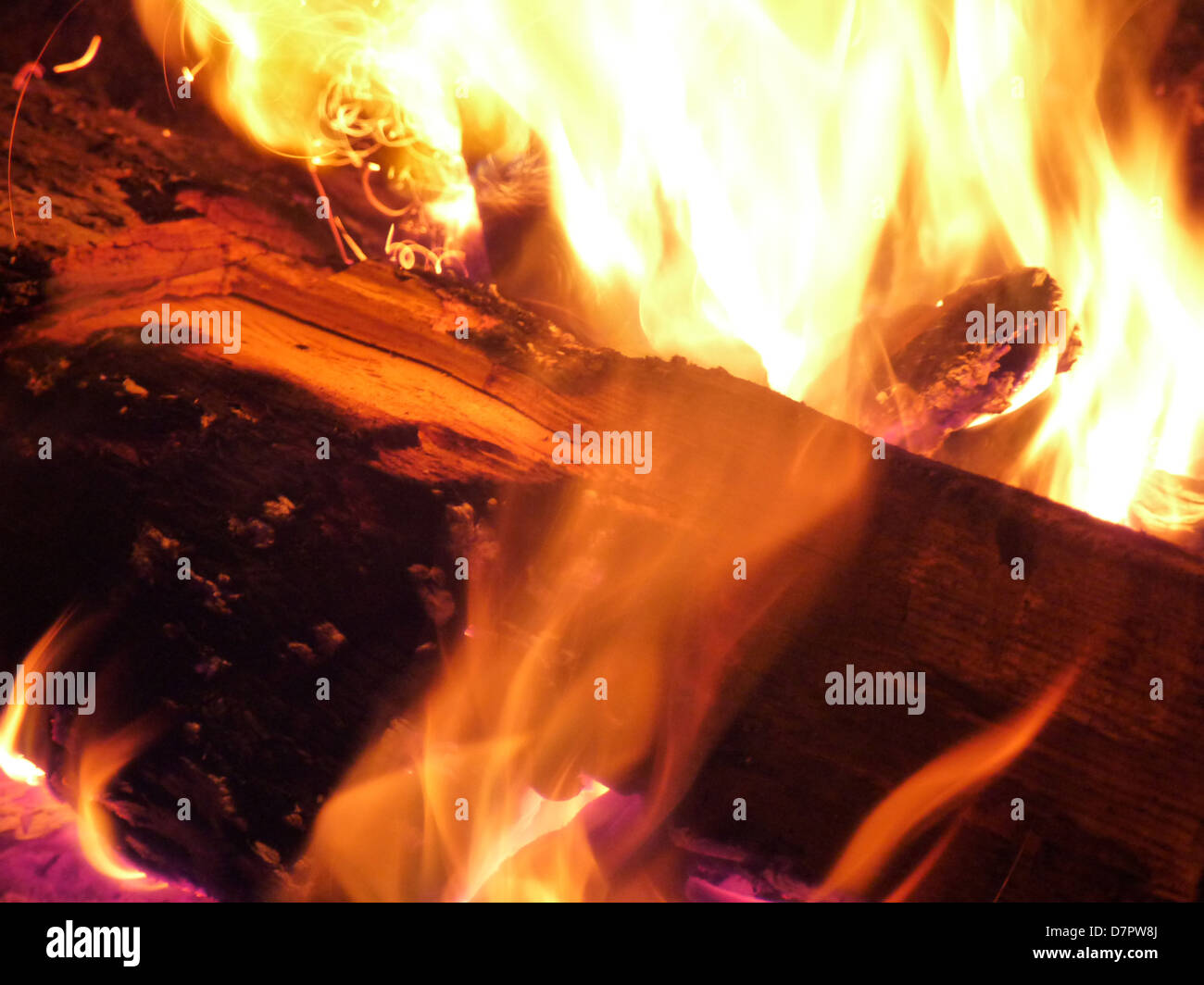 Le feu, le bois, le feu, des flammes, de la chaleur, de la lumière, le feu, la braise, le feu, Banque D'Images