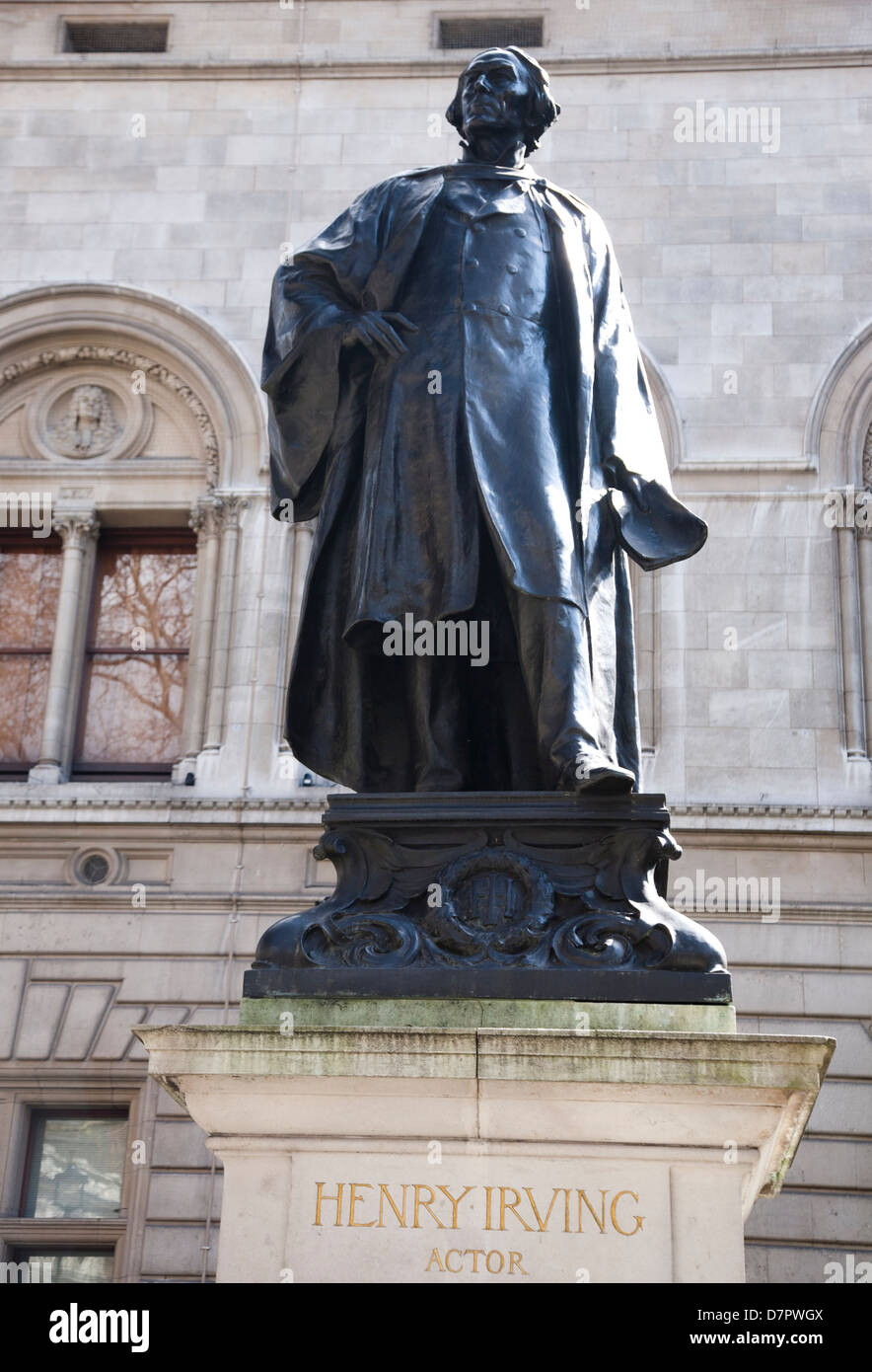 Statue de Henry Irving en dehors de la National Portrait Gallery, West End, Londres, Angleterre, Royaume-Uni Banque D'Images