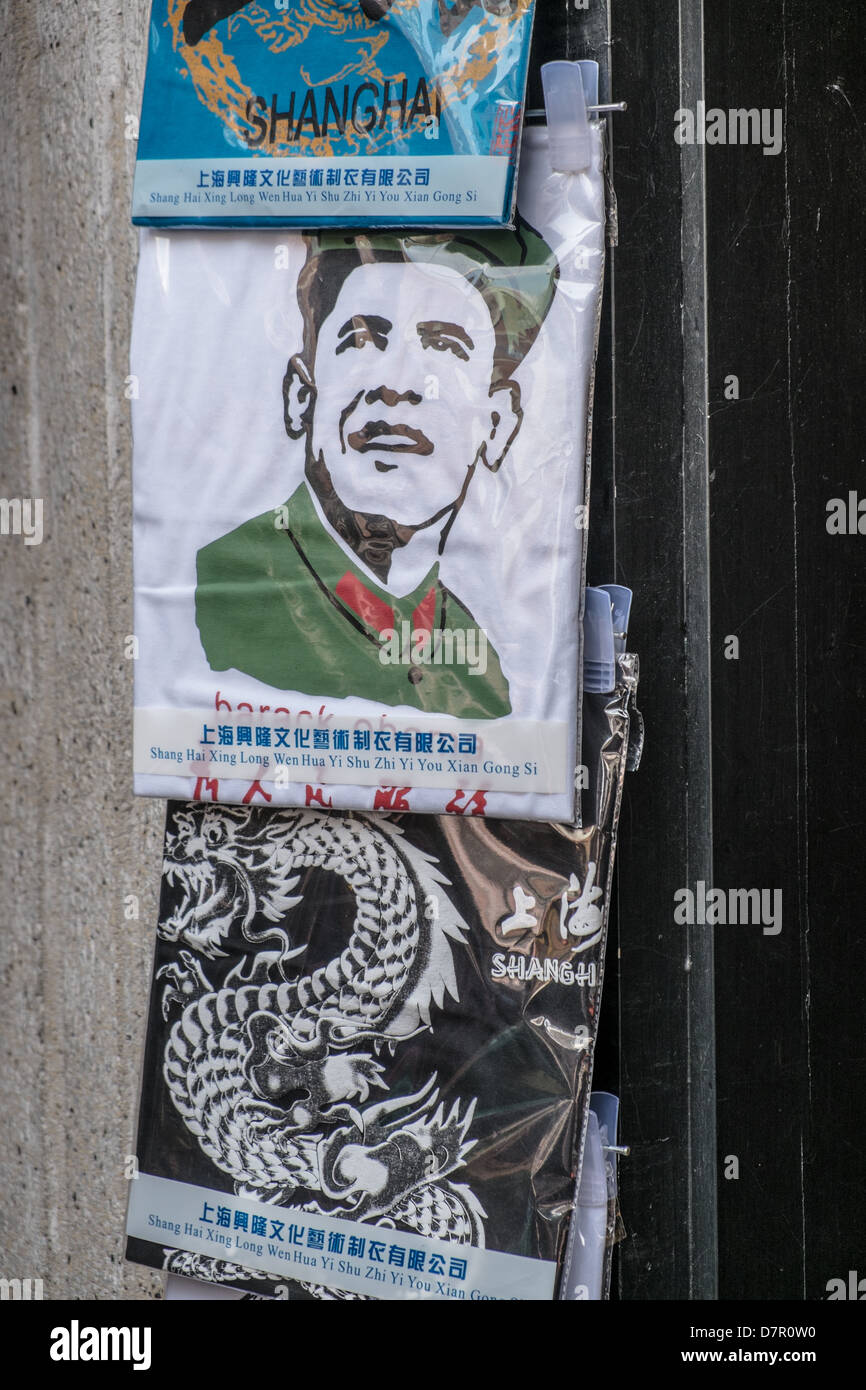 Un t-shirt avec Obama en costume mao Banque D'Images