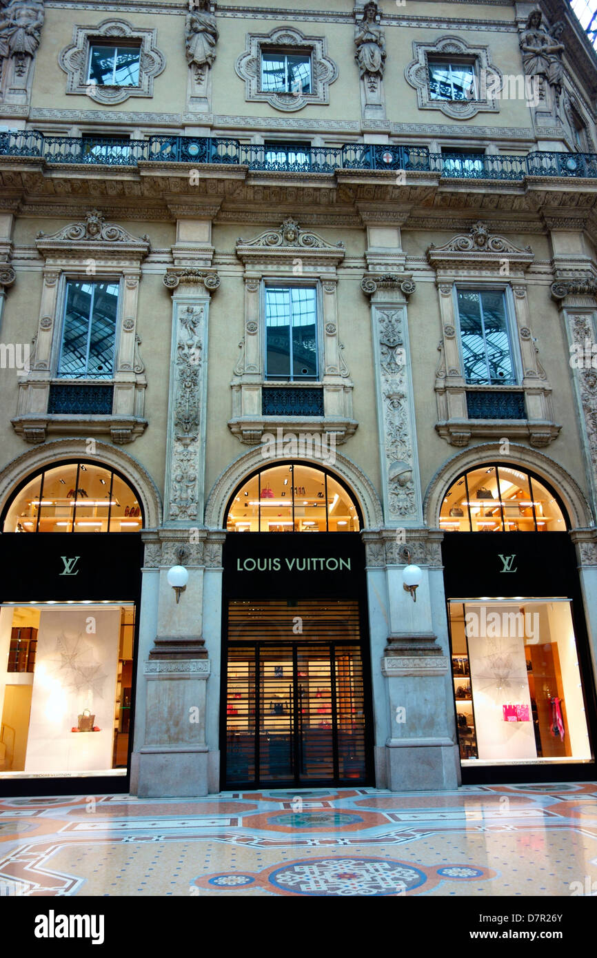 Louis Vuitton shop dans la Galleria Vittorio Emanuele 11 Milan Banque D'Images