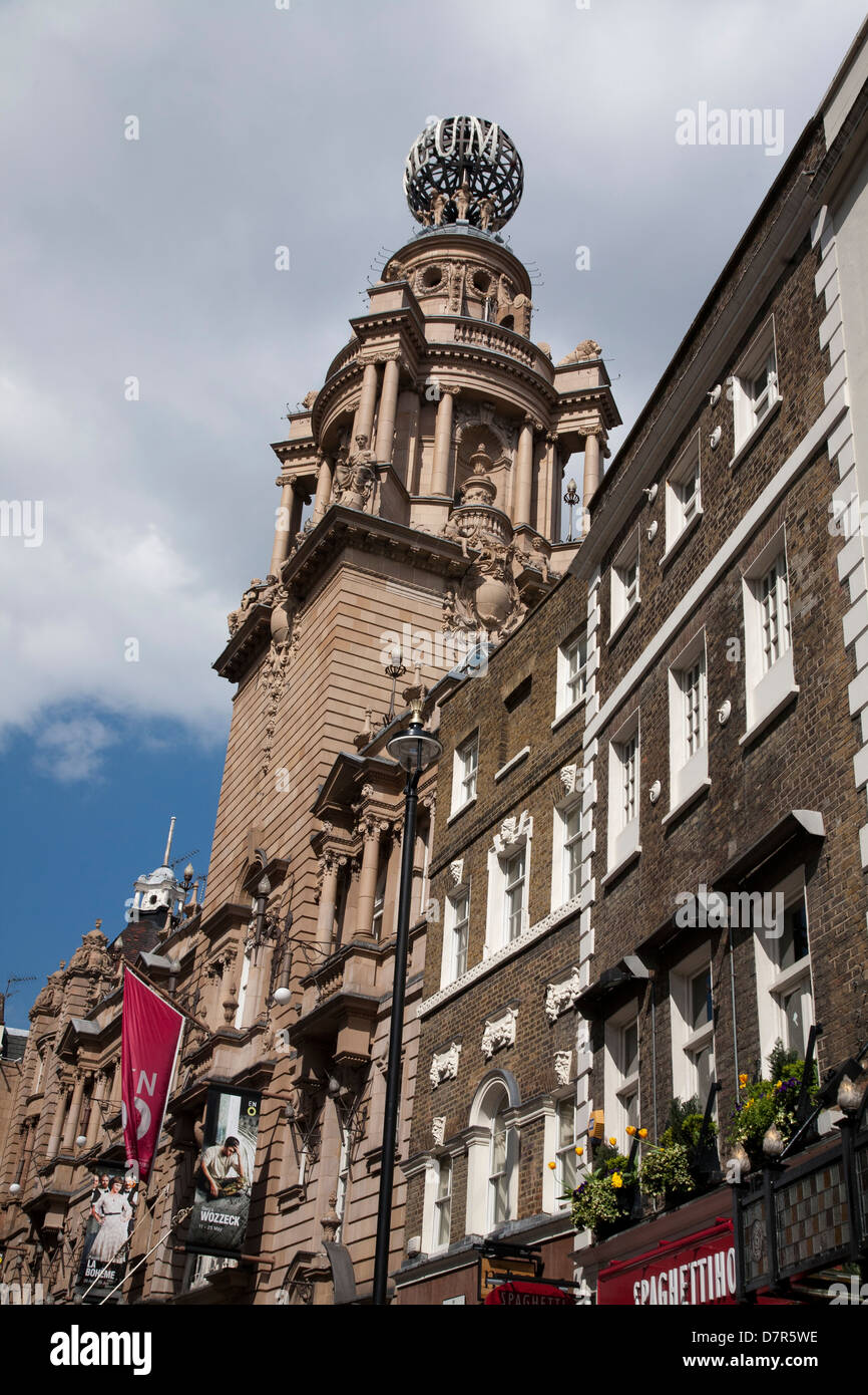 Vue sur le London Coliseum sur St Martin's Lane, West End, Londres, Angleterre, Royaume-Uni Banque D'Images