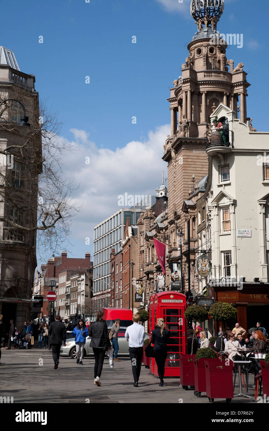 Vue sur le London Coliseum sur St Martin's Lane, West End, Londres, Angleterre, Royaume-Uni Banque D'Images