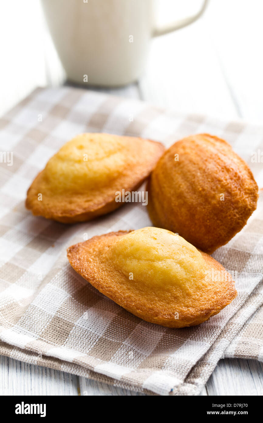 Sweet madeleine cookies sur la table Banque D'Images