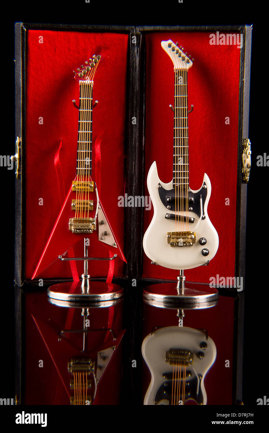 Deux guitares électriques colorés Banque D'Images