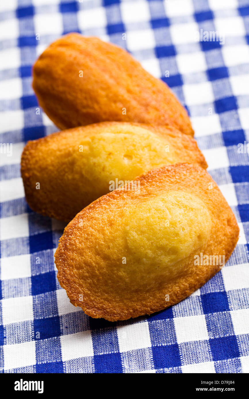 Sweet madeleine cookies sur la table Banque D'Images