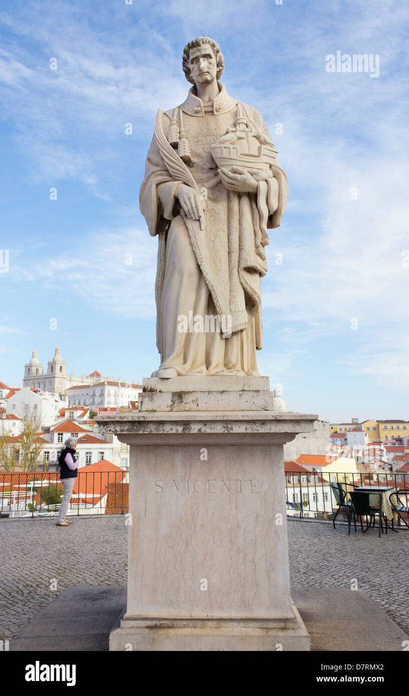 D'Alfama, Lisbonne, Portugal. Statue de Sao Vicente. Banque D'Images