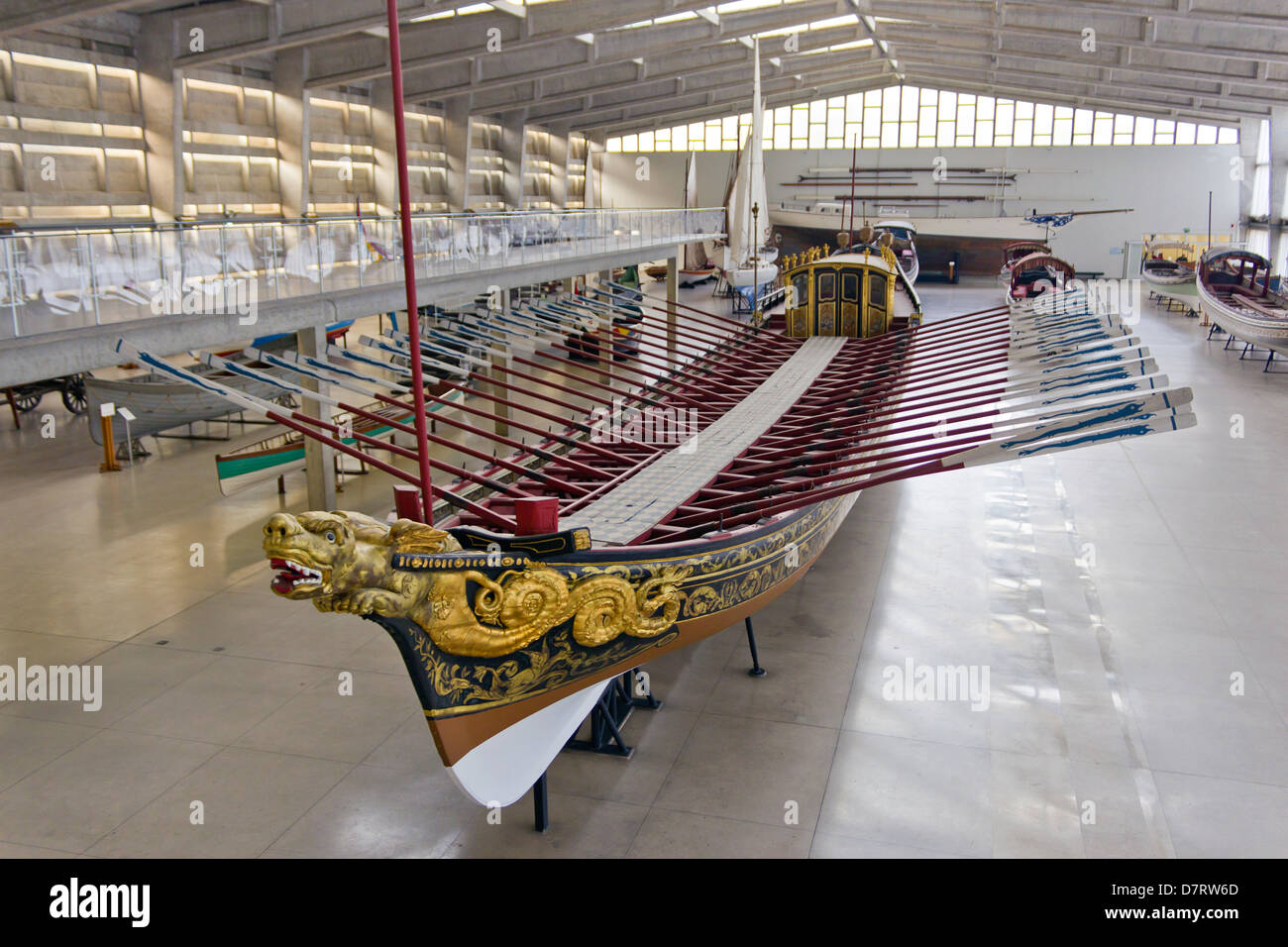 Lisbonne, Portugal. Une barge royale dans le Museu de Marinha. Banque D'Images