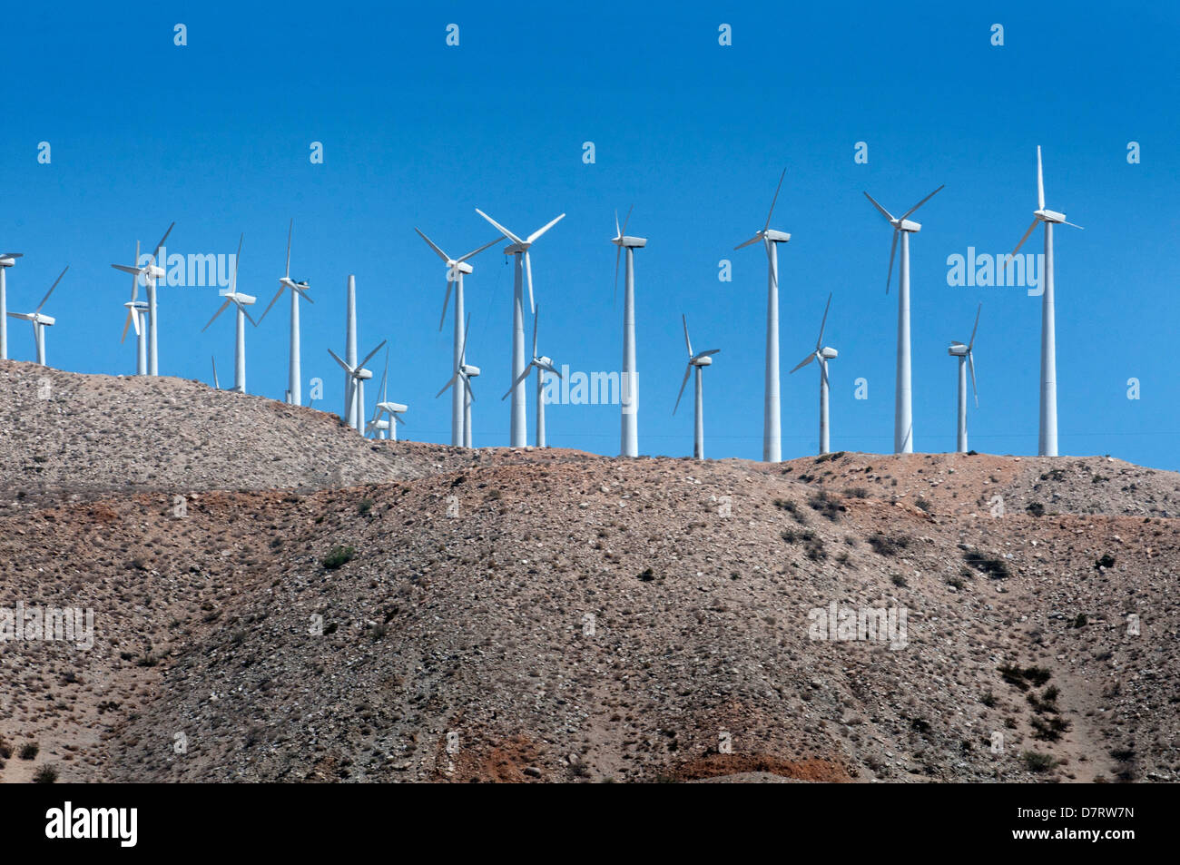 Éoliennes sur l'Interstate 10, près de Palm Springs, en Californie. Banque D'Images