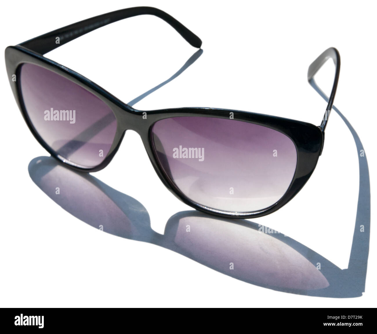 En verre violet avec lunettes, cadre noir et l'ombre, ainsi isolé sur blanc. Banque D'Images