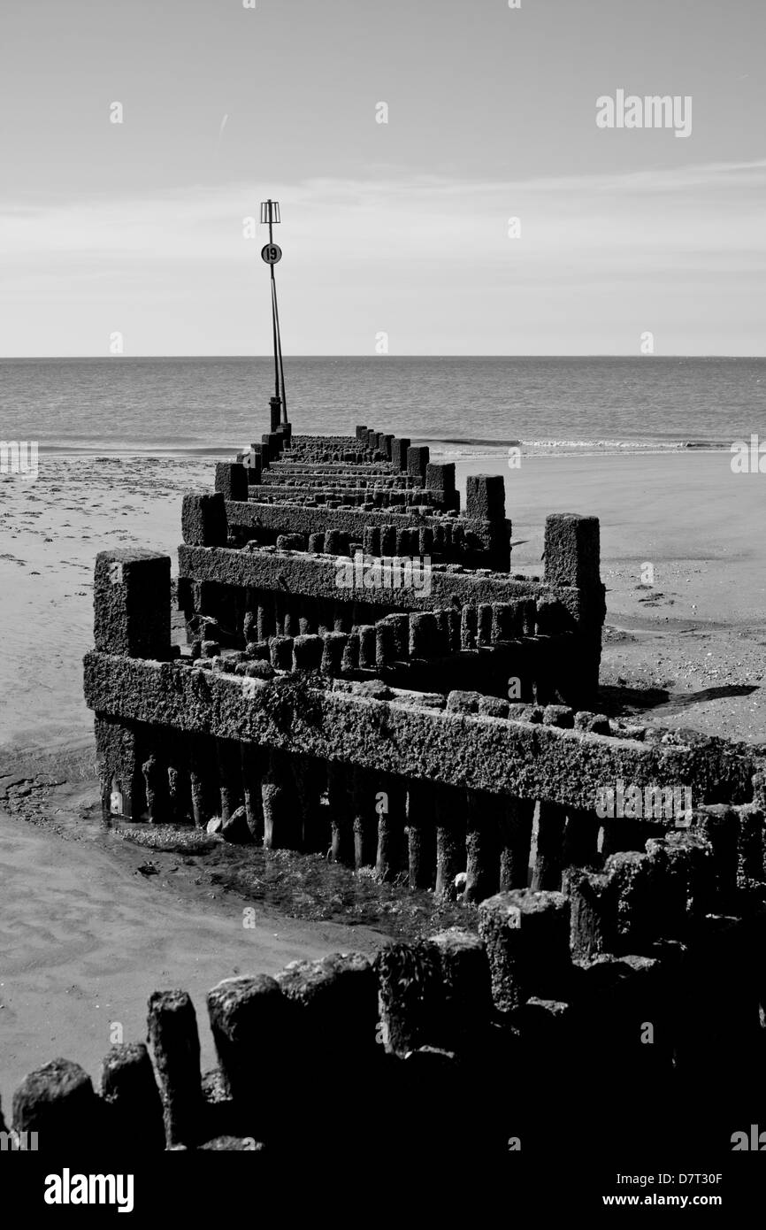 Épis sur la plage de Hunstanton, Norfolk, UK Banque D'Images