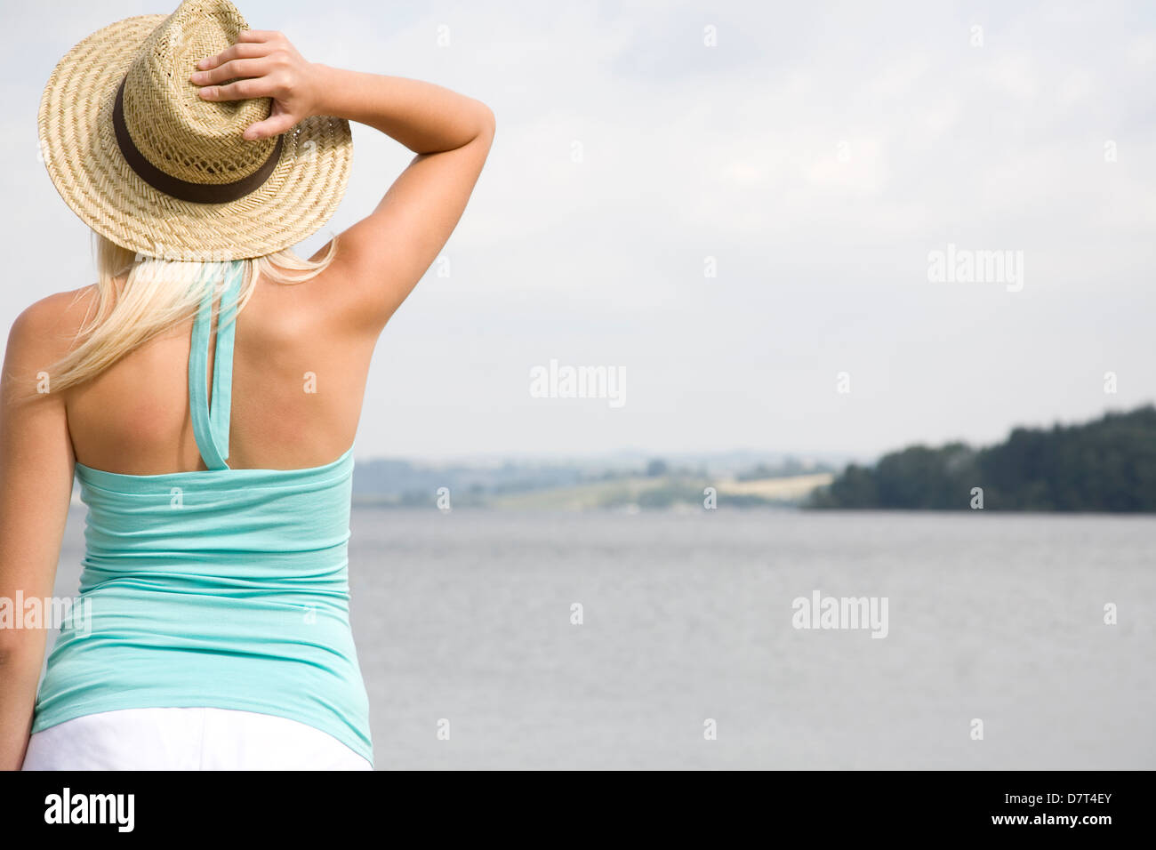 Femme, blonde, chapeau de paille, s'échapper, s'en retourna, mer, été, printemps, vous détendre, Breeze Banque D'Images