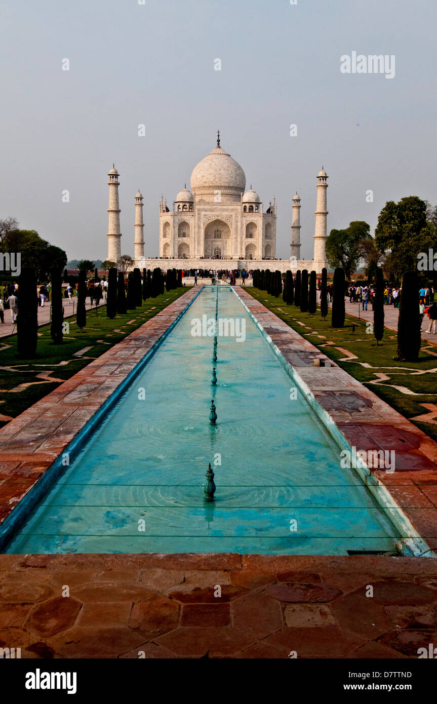 Taj Mahal et miroir d'eau, Agra, Inde Banque D'Images