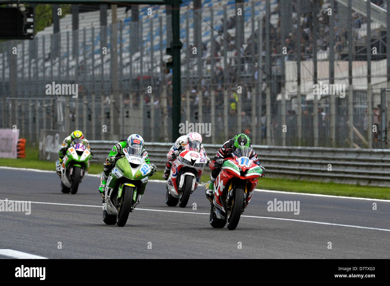 Monza, Italie. 12 mai 2013. Sam Lowes(R) et Florian Marino (L) à la course pendant les Championnats du Monde Superbike de Monza. Credit : Action Plus Sport Images/Alamy Live News Banque D'Images