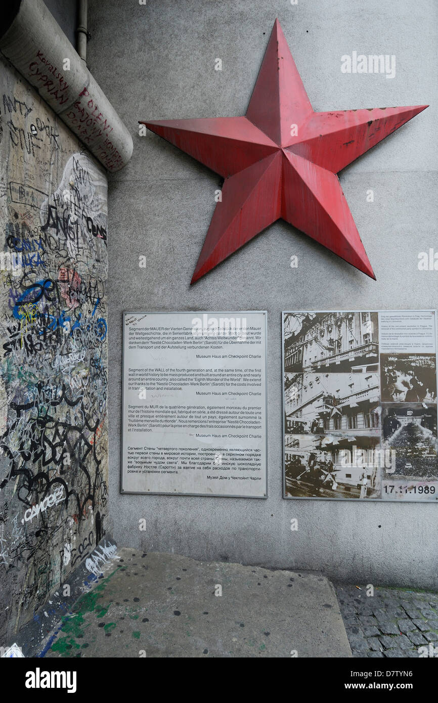 Musée du Mur de Checkpoint Charlie Friedrichstrasse à Berlin, en Allemagne. Banque D'Images