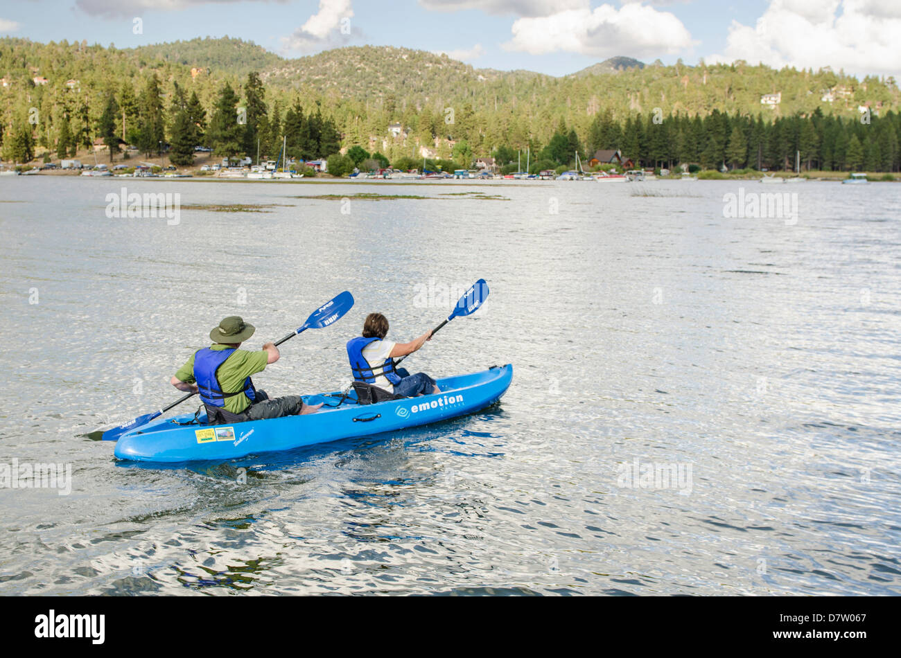 Kayak sur le lac big bear Banque de photographies et d’images à haute