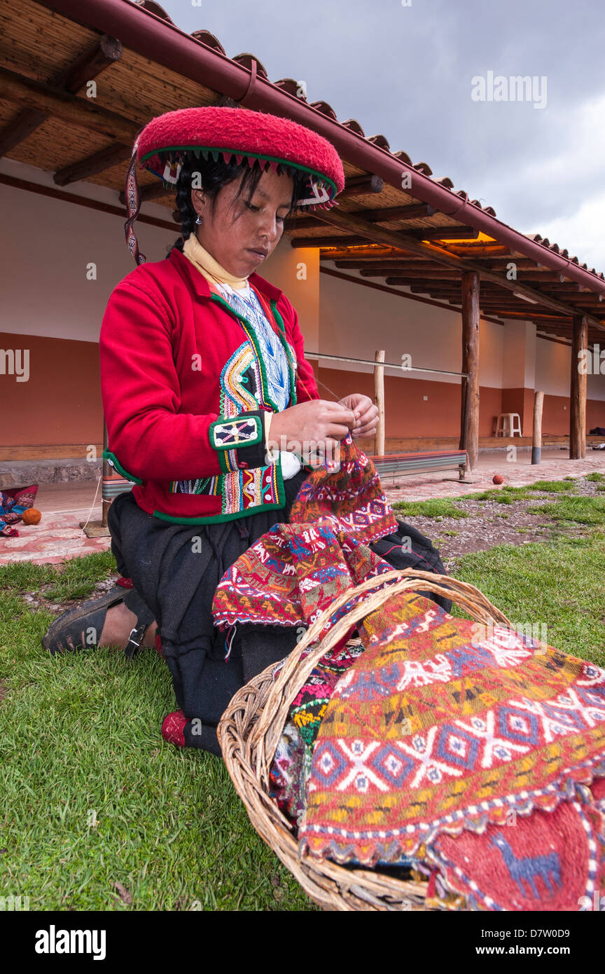 Chapeau en laine tricot femme Inca à Chinchero, Pérou, Amérique du Sud  Photo Stock - Alamy