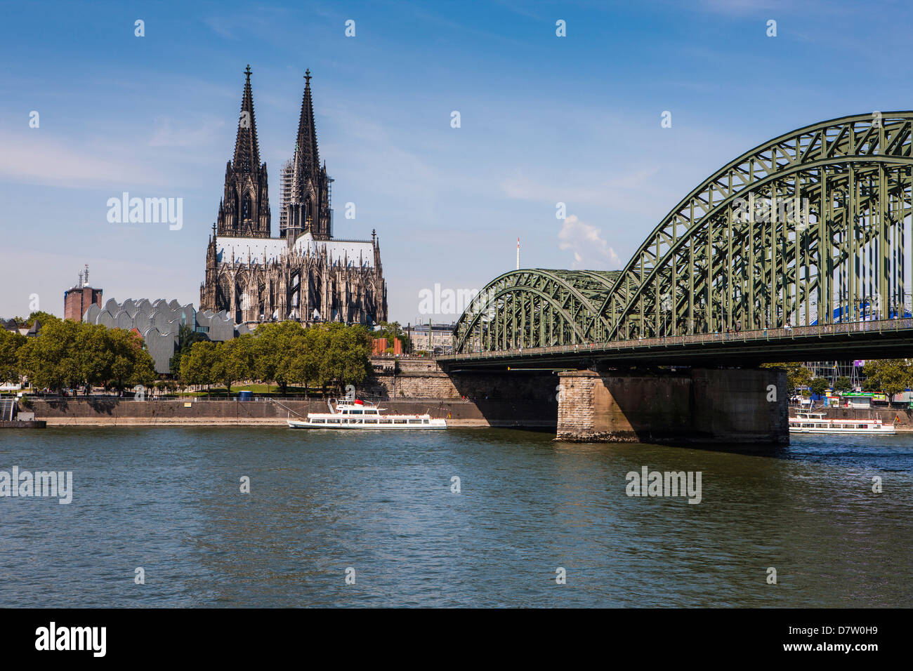 Pont du Rhin et de la cathédrale de Cologne, classée au Patrimoine Mondial de l'UNESCO, du Rhin, Cologne, Rhénanie du Nord-Westphalie, Allemagne Banque D'Images